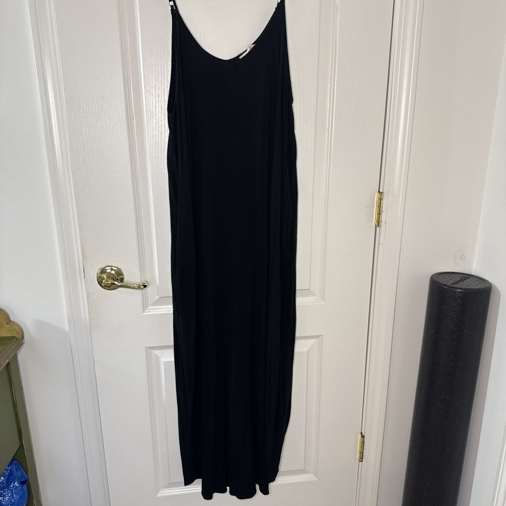 Entro Black Maxi Slip Dress Large Spaghetti Strap V-Neck Flowy Sleeveless